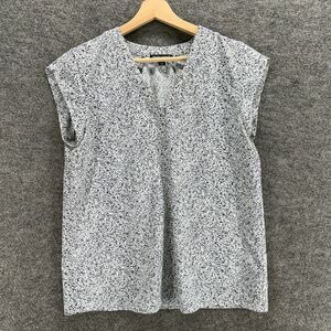 Hilary Radley Blouse Women M Medium White Geometric V-Neck Short Sleeve Casual